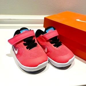 Nike runners for baby. Brand new/never worn. Size US C3 (UK2.5).